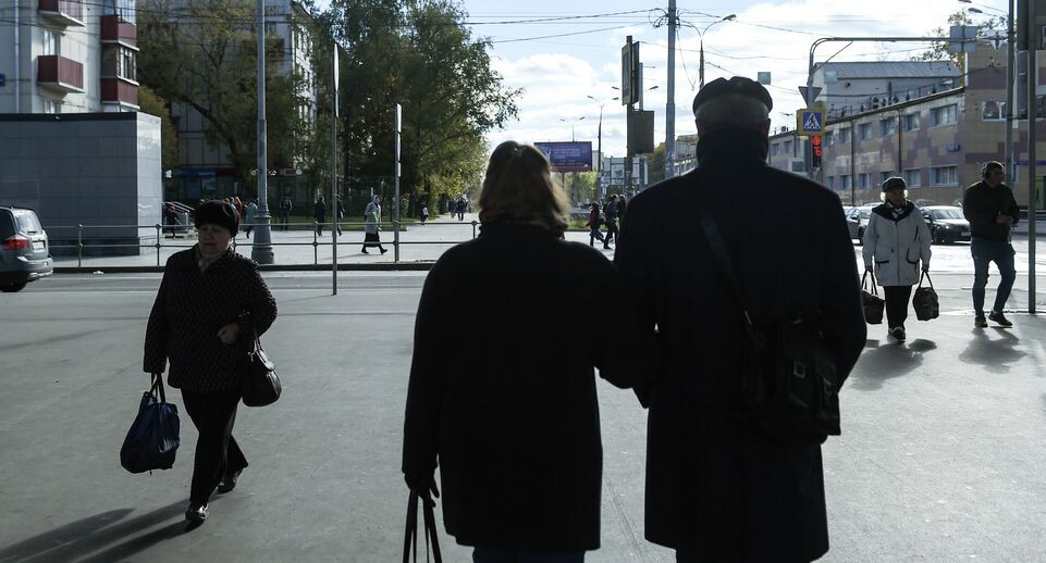    Пенсионеры на улицах Москвы / Медиасток.рф