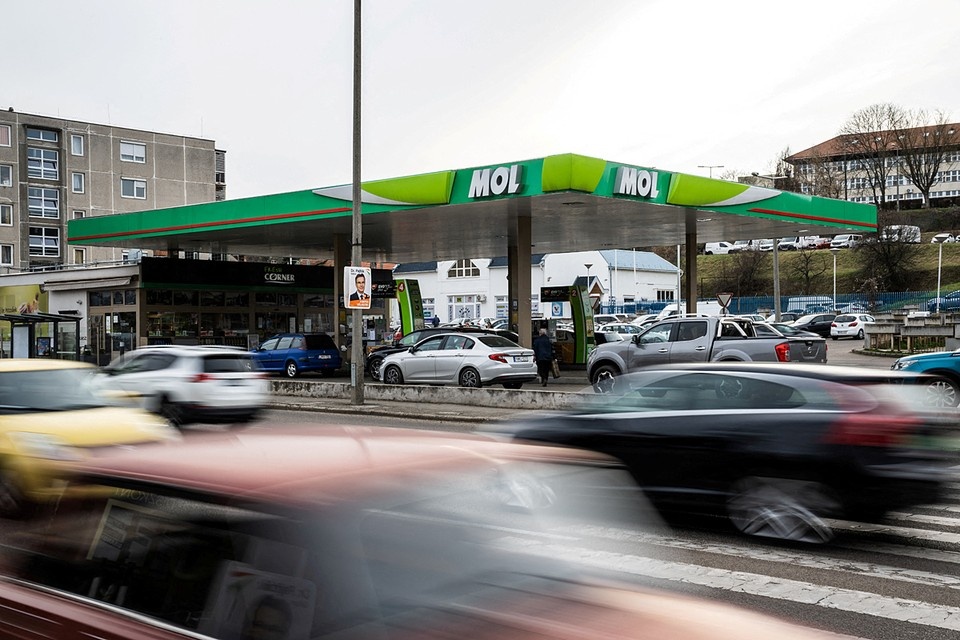    B Будапеште пришла к власти оппозиция, которая поддерживает и кредит Киеву, и антироссийские санкции - а мы что же, наоборот, восстановим поставку им нефти? REUTERS