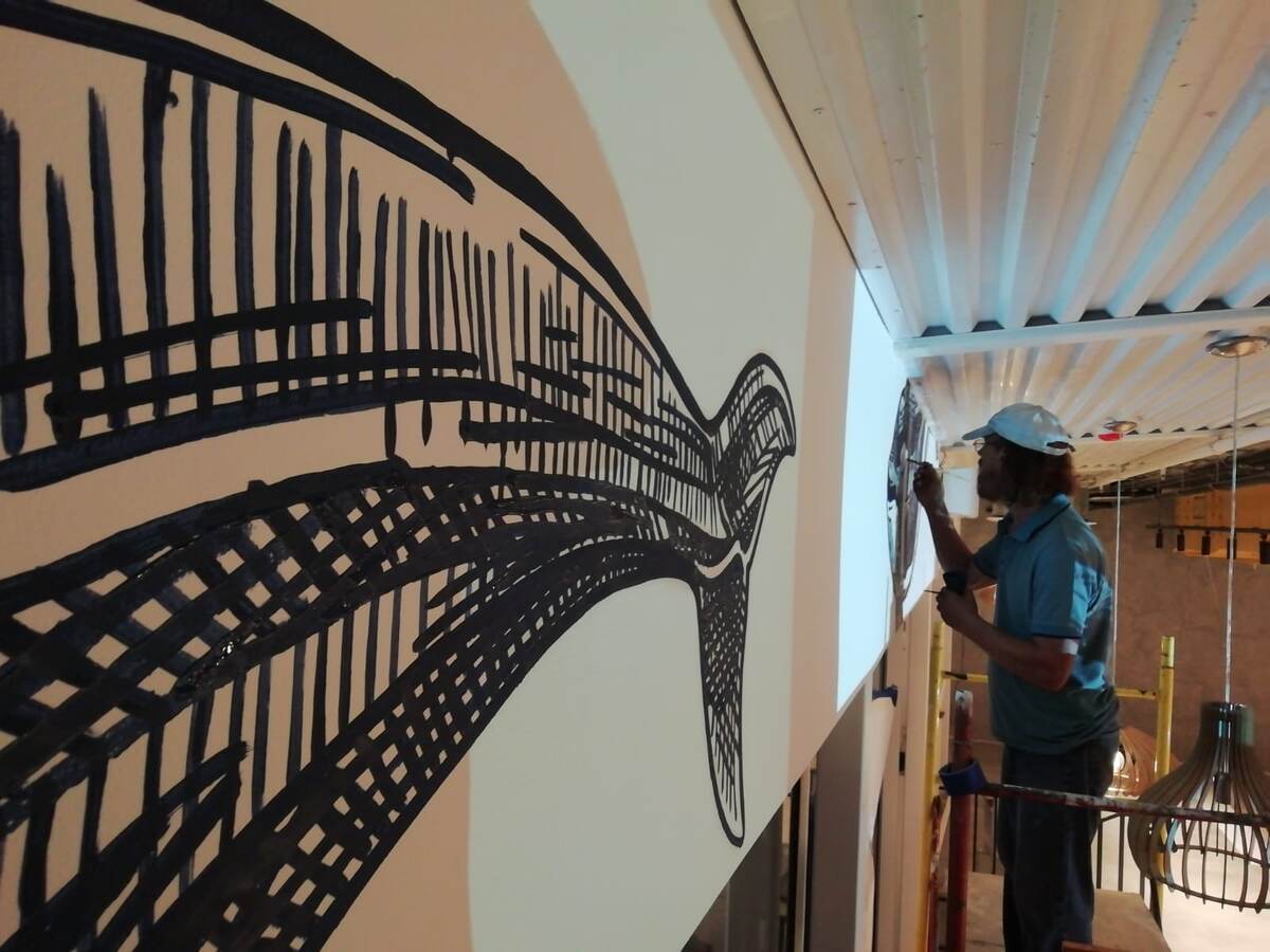 Процесс росписи стен