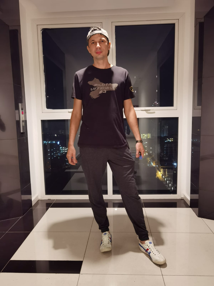 Егор где-то в гостях. 