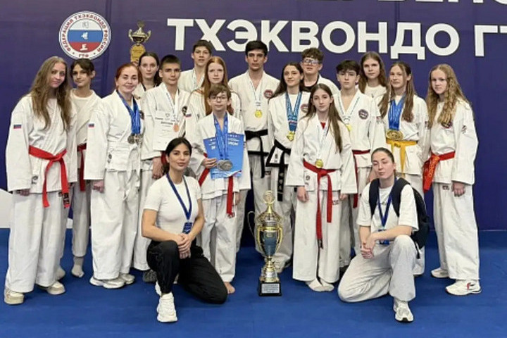 Сочинские тхэквондисты взяли 10 медалей на турнире в Казани