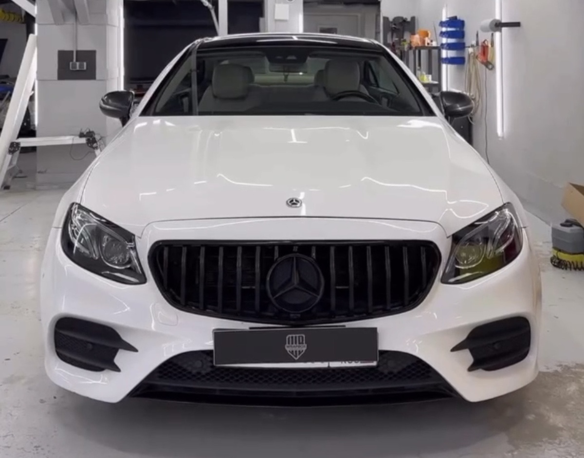 Фото 1. Исходный вариант — строгий белый цвет