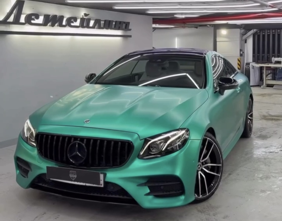 Фото 2. Финальный результат — яркий, запоминающийся образ, который выделяет авто в потоке.