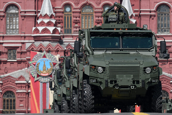 Бронеавтомобили ЗА-СпН «Титан» на Красной площади в Москве на военном параде, посвященном 80-летию Победы в Великой Отечественной войне, 09 мая 2025 года / Рамиль Ситдиков/Фотохост-агентство РИА Новости   📷