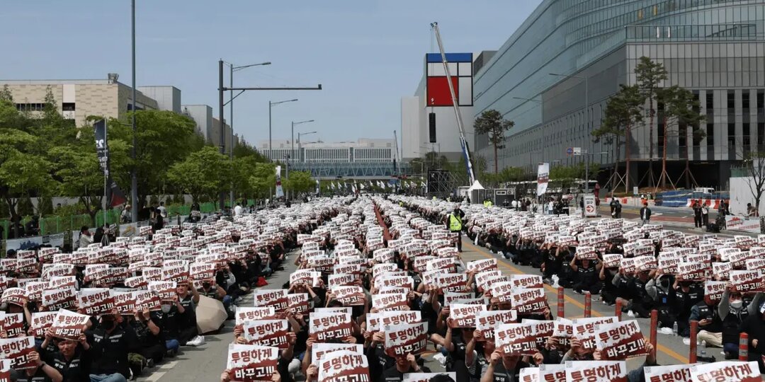 Десятки тысяч сотрудников Samsung вышли на митинг