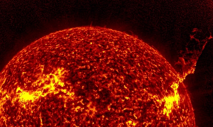 На Солнце произошла первая за две недели сильная вспышка