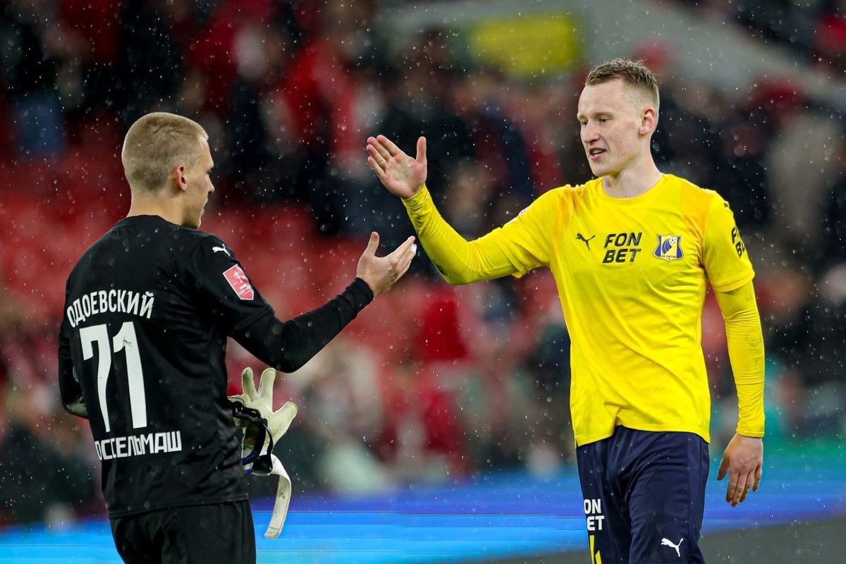 Виктор Мелехин (справа). Фото ФК Ростов 