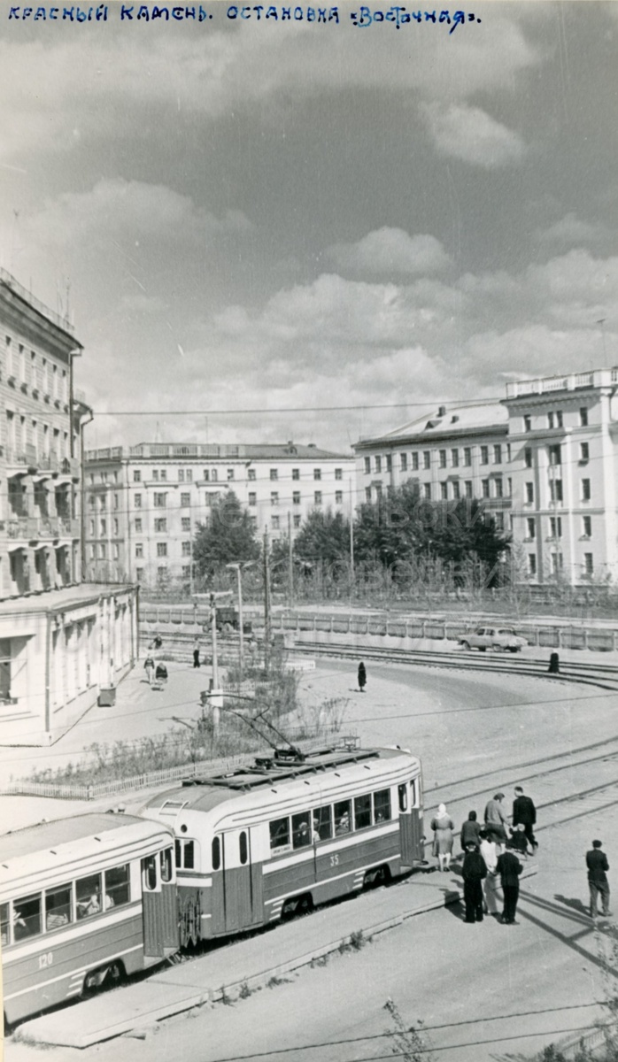 Трамвайная остановка "Восточная" на Красном Камне. 1950-е -1960-е годы. Фото из коллекции Нижнетагильского музея-заповедника «Горнозаводской Урал»