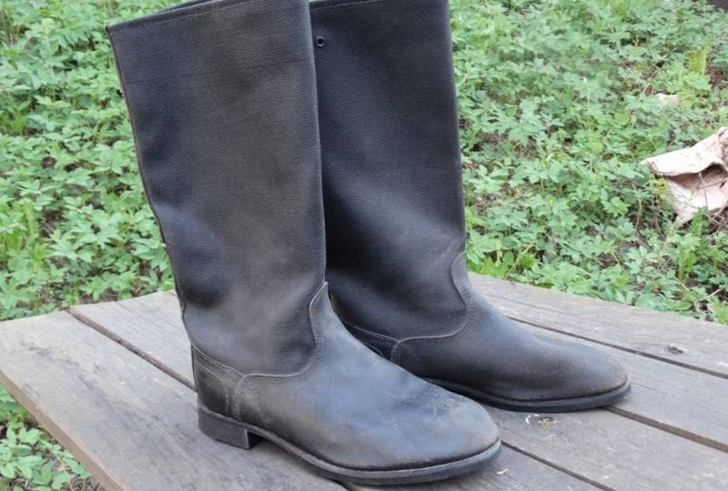 Всю жизнь месили в них грязь на даче, но даже не догадывались: какой инженерный секрет спрятан в советских "кирзачах"