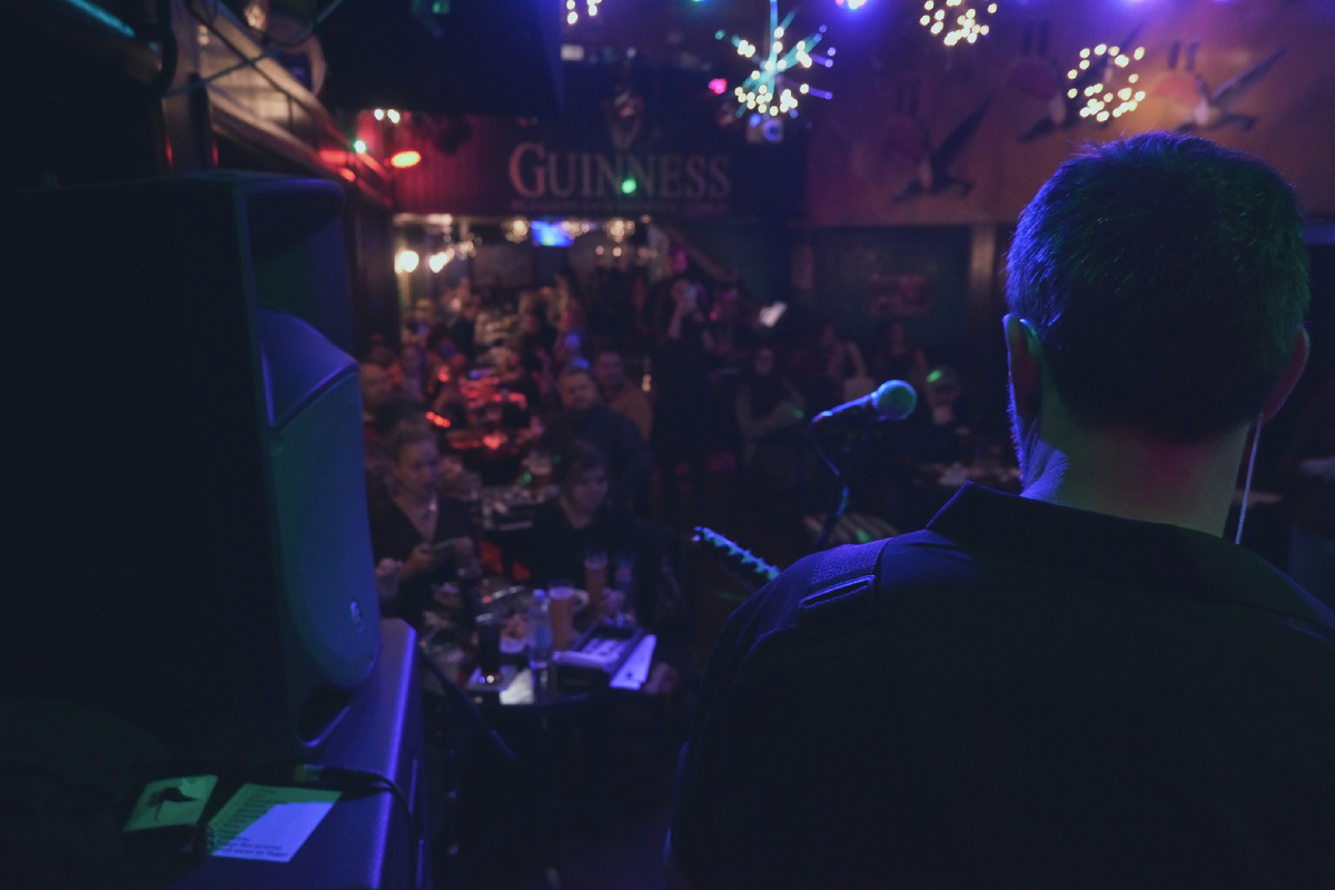 Фото с какого-то концерта. Вид с другой стороны.