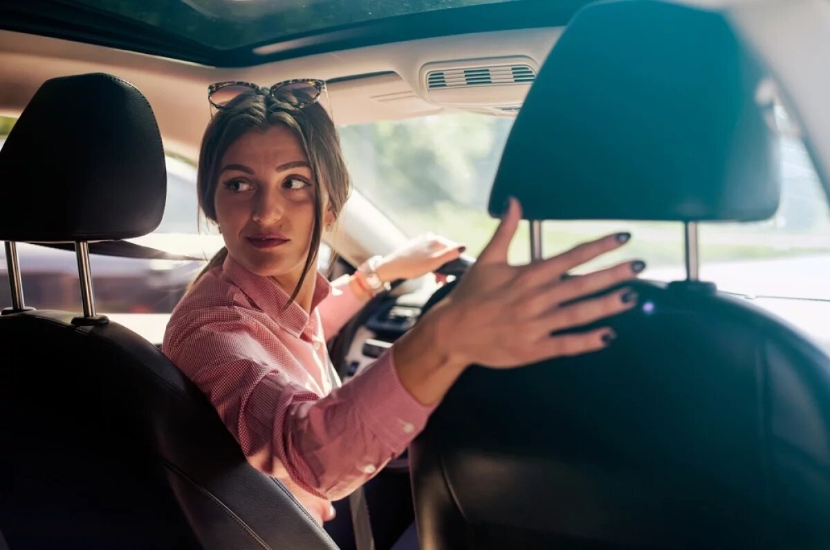    За 3 месяца с начала года комплексы ЦОДД выявили более 650 случаев, когда водители сдавали назад там, где это запрещено правилами.