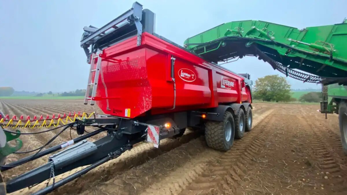 Фото: © Lefebvre / Mat'Agri Solutions
На рынке сельхозтехники появился новый бренд — бельгийская Lefebvre начинает выпускать полуприцепы