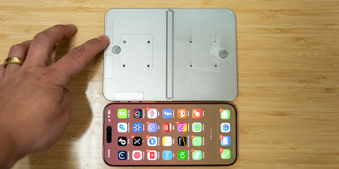 Насколько большим будет iPhone Fold/Ultra: макет сравнили с iPhone 17 Pro Max и iPad mini