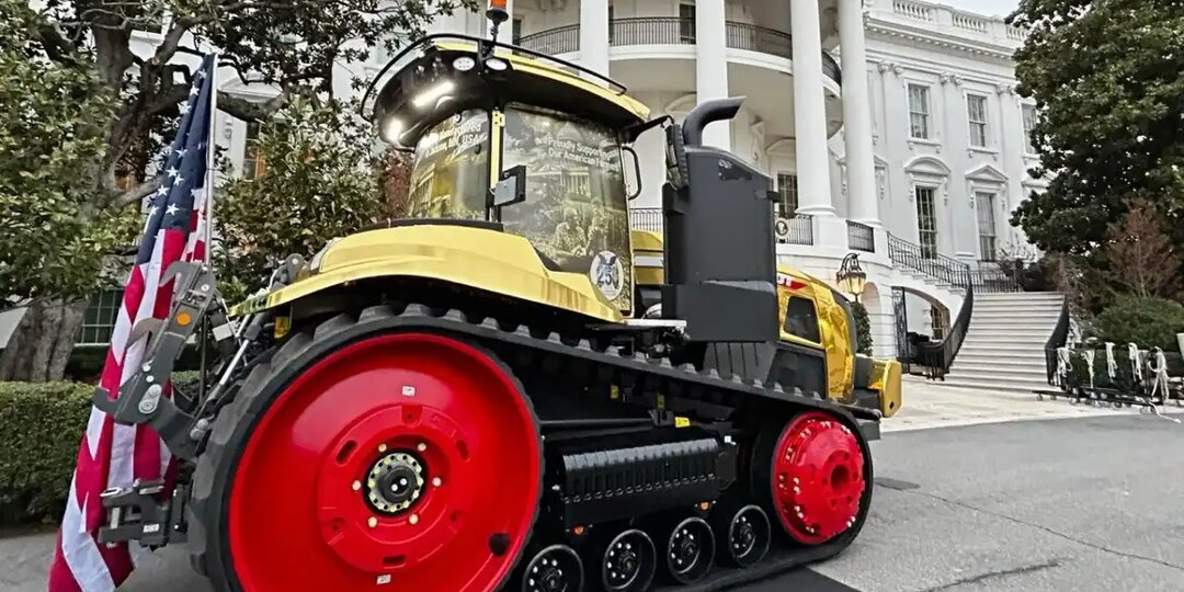В США запустили проект OnlyFarms и показали золотой трактор Fendt прямо у Белого дома
