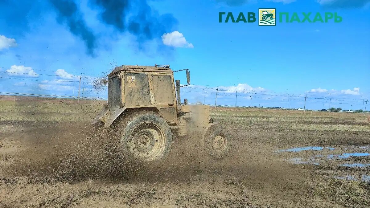 Фото: © Артем Борисов / «ГлавПахарь» / Glavpahar.ru
Гонки на тракторах признают официальным видом спорта в Самарской области