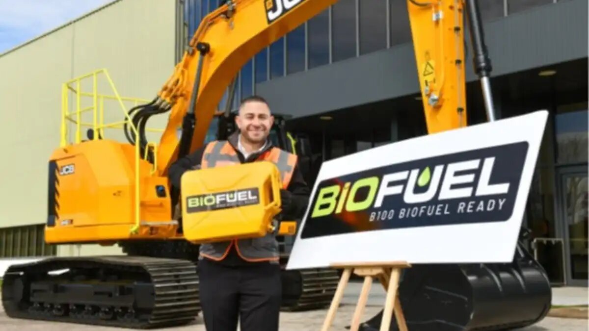 Фото: agrartechnik.ch
JCB объявил о выпуске собственного топлива полностью из возобновляемых биологических источников