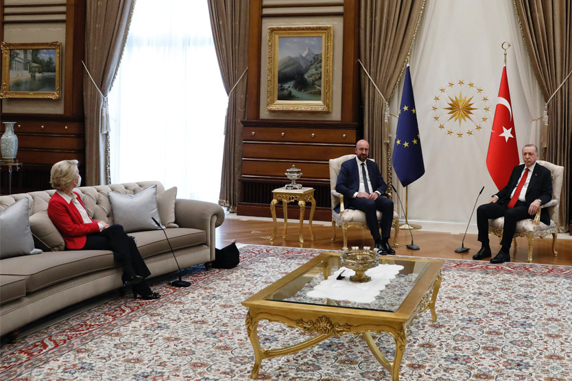    Урсула фон дер Ляйен осталась в стороне на встрече с Реджепом Тайипом Эрдоганом    
Фото: Zuma / TASS