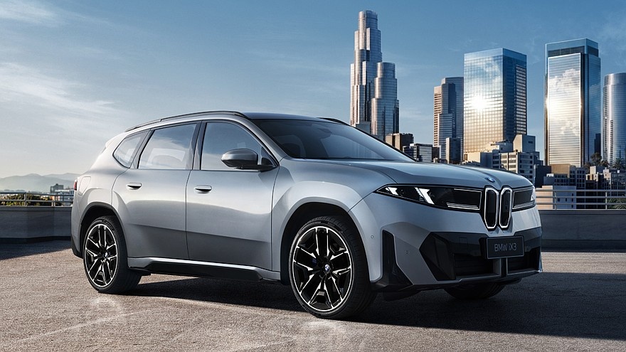    На фото: кроссовер BMW iX3 Long Wheelbase