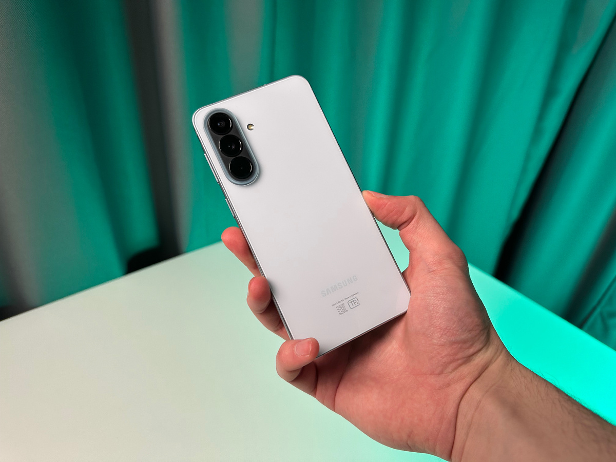 Samsung Galaxy A57 в цвете Blue