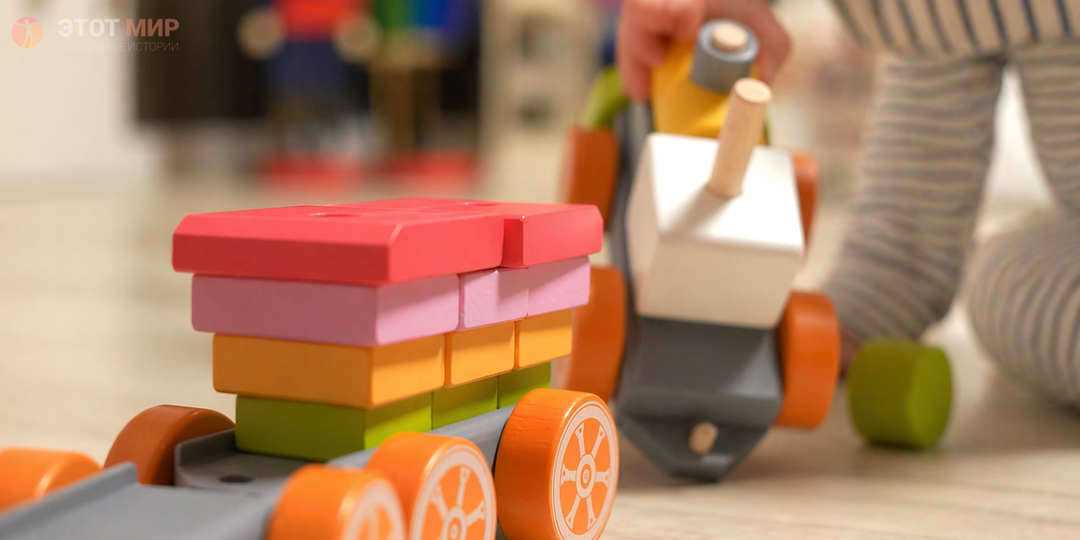 С могилы ребёнка начали исчезать вещи - родители решили узнать причину