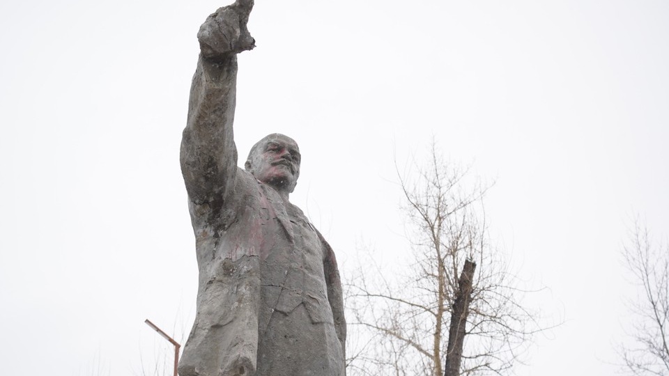 Жив, жил, будет жить! Какие памятники Владимиру Ленину остались в Красноярске