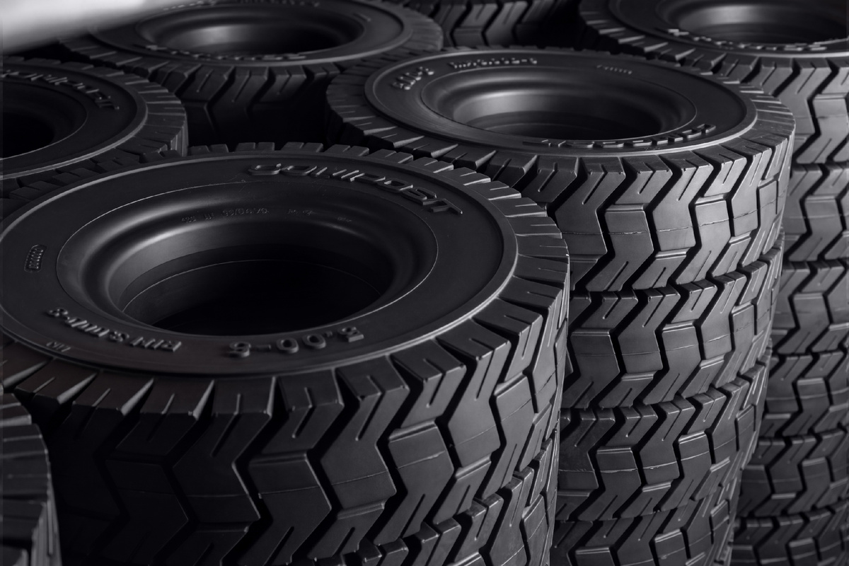 Цельнолитые шины Composit