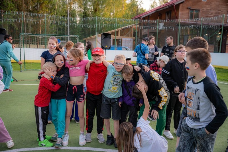 Все лето дети отдыхают и развиваются в отрядах с вожатыми и новыми друзьями!