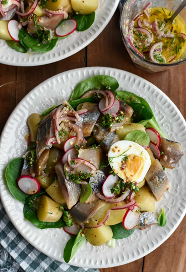 Маринованная сельдь с картофельным салатом