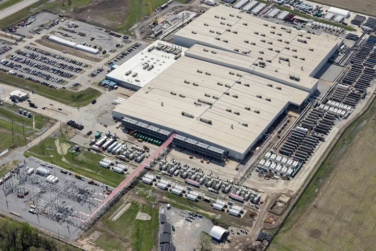 Новые ЦОД можно возвести всего за год-два, но развитие электросетей не поспевает за их строительством.