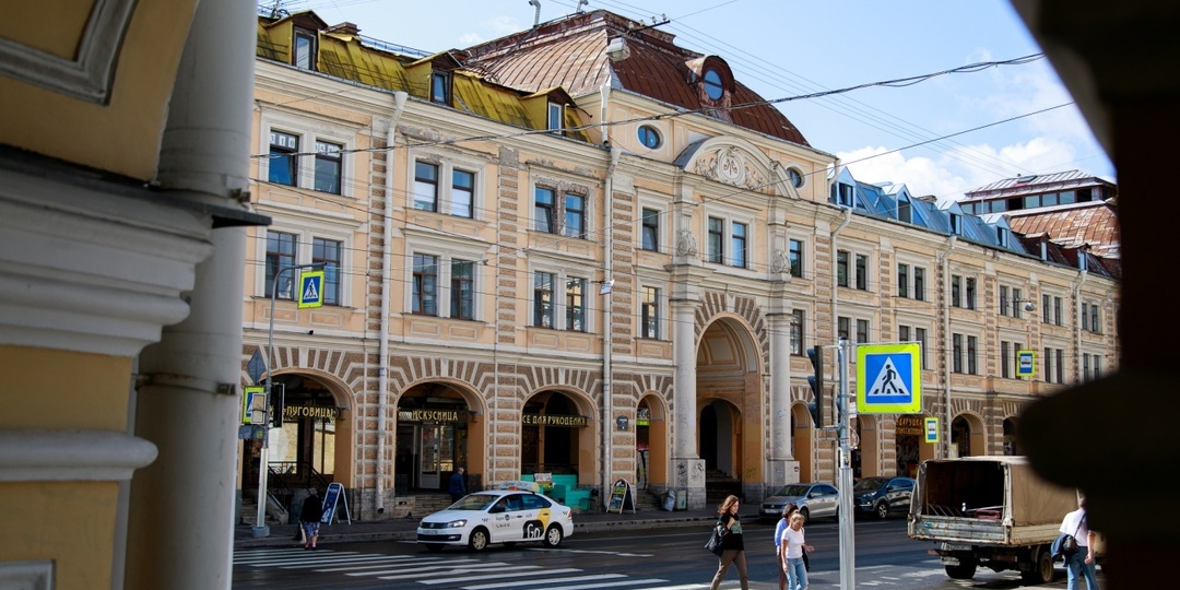 Помещения в самом протяженном корпусе Апраксина двора выставили на торги