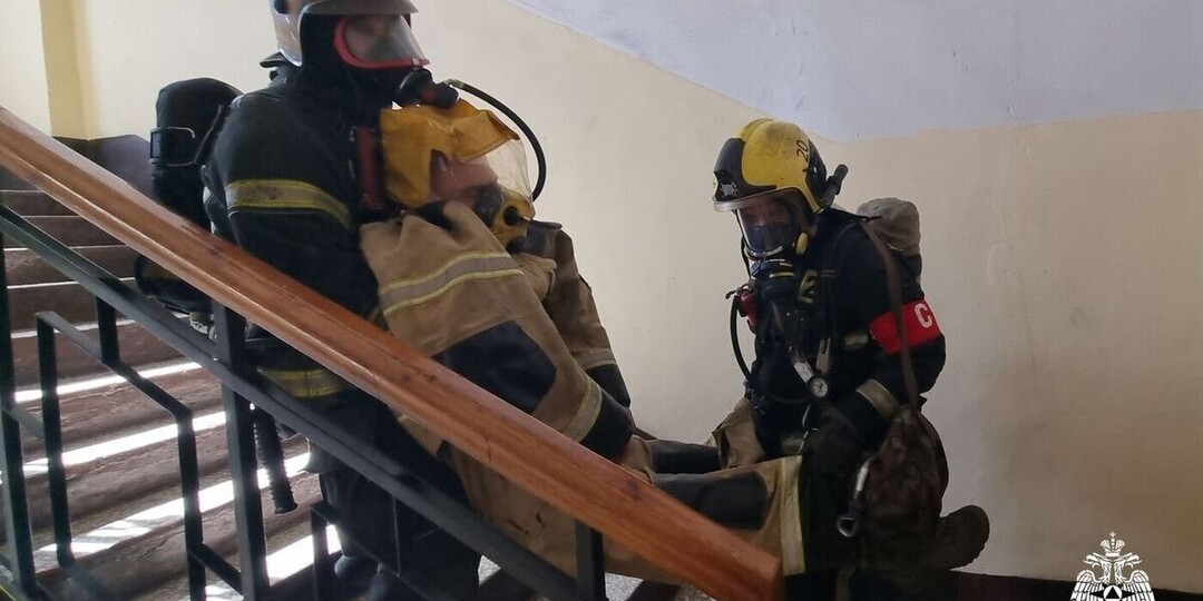 Костромские огнеборцы отрепетировали тушение пожара в академии РХБЗ