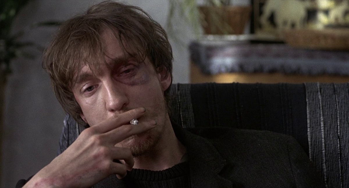 Кадр из фильма «Обнажённые» / «Naked» (реж. Майк Ли, 1993). Дистрибуция: First Independent Films (Великобритания), Fine Line Features (США).