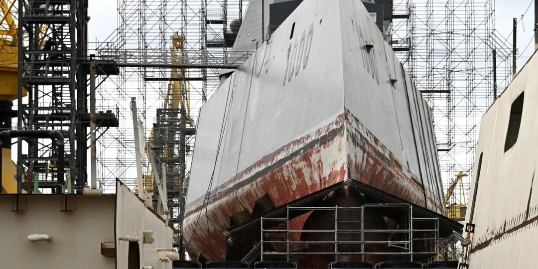 На эсминце USS Zumwalt пожар: ракет ещё нет, а дым уже был