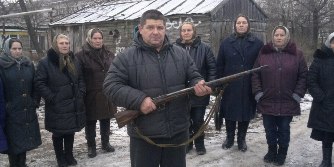 Двенадцать суток он вез пятерых женщин как суровый конвоир. За одну морозную ночь в тайге он стал для них единственной надеждой.