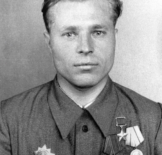 Как статья в «Литературной газете» лишила Героя СССР звания, а правда вернулась через десятилетие