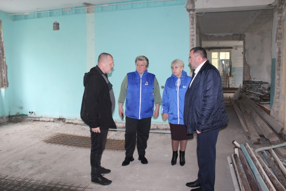    В Славяносербске ремонтируют поликлинику центральной районной больницы Валерия РАЗИНА