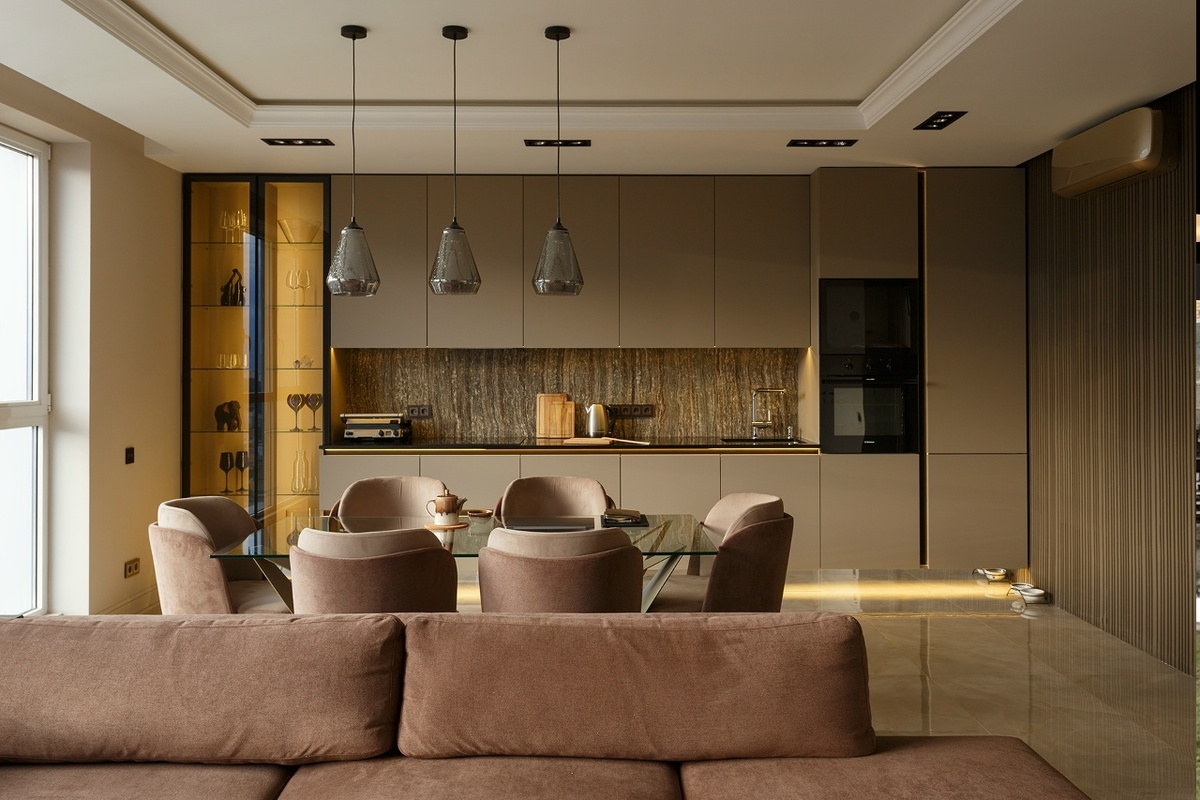 Кухни, гардеробные системы и встроенная мебель — одни из наиболее частых изделий,
выполняемых на заказ.