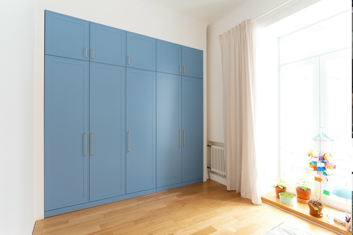 Кухни, гардеробные системы и встроенная мебель — одни из наиболее частых изделий,
выполняемых на заказ.