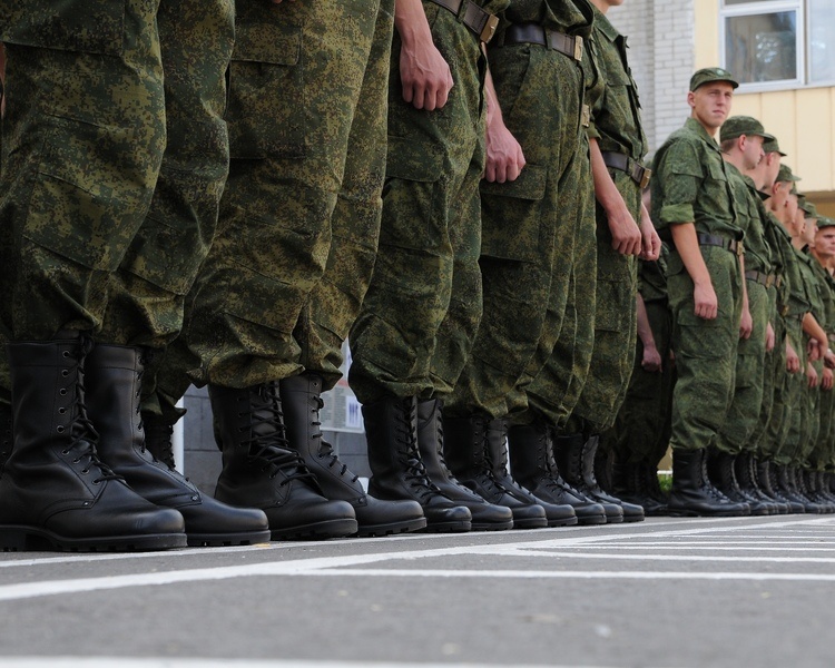     Бывшие подполковники из Курской области осуждены за сбор 7 млн с подчиненных