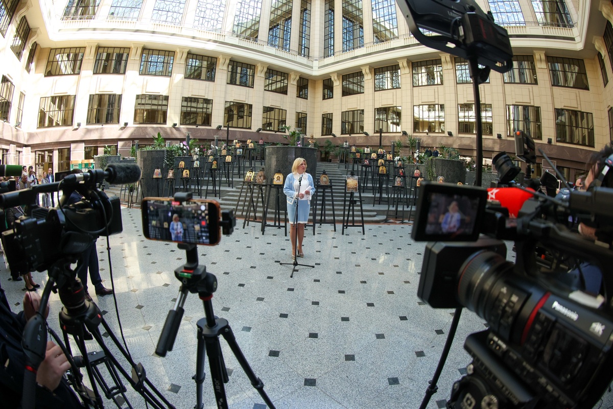    В своем выступлении Мария Захарова напомнила: на иконах - лики тех, кто всегда стоит на нашей защите. /Сергей Куксин/ РГ