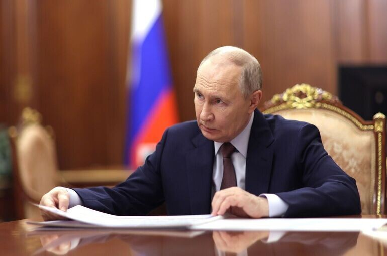 Путин попросил доложить о юридической помощи пострадавшим от паводков