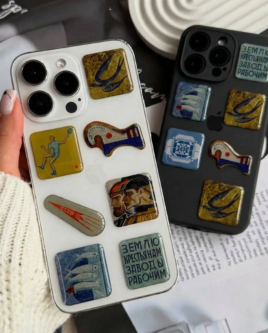 Восемь стикеров с самарскими мозаиками на iPhone