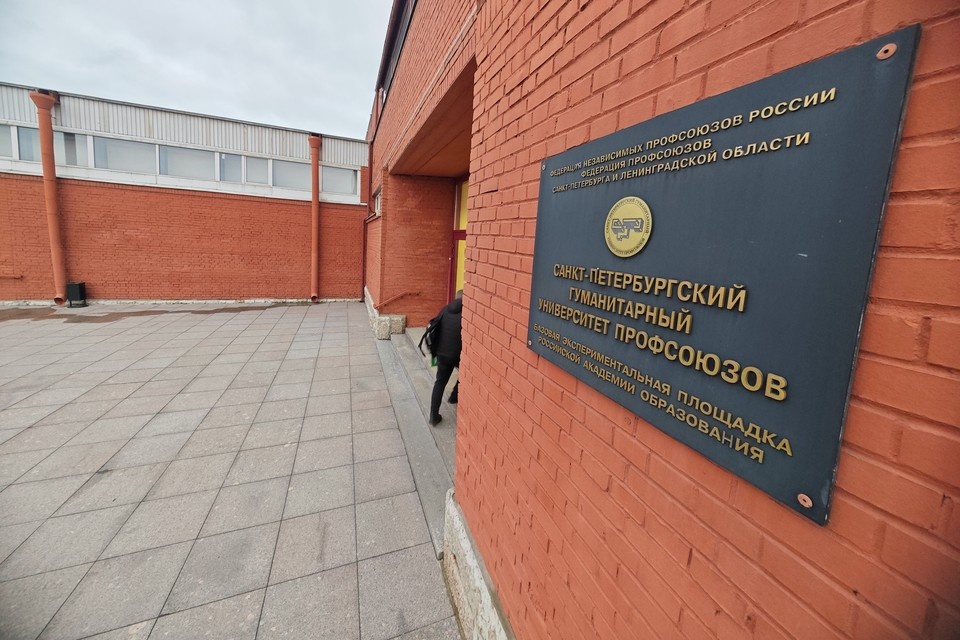    Ученый совет СПбГУП потребовал удалить из вуза врио ректора Евгения Лубашева. Алексей БУЛАТОВ