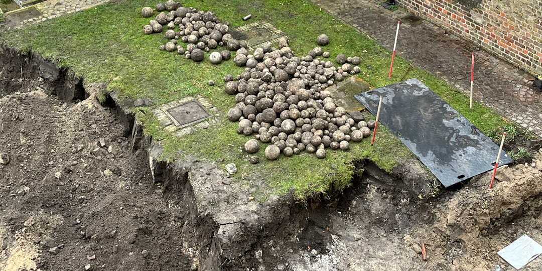 Удивительная находка в центре Ньюпорта, где обнаружили тайник с пятью сотнями пушечных ядер