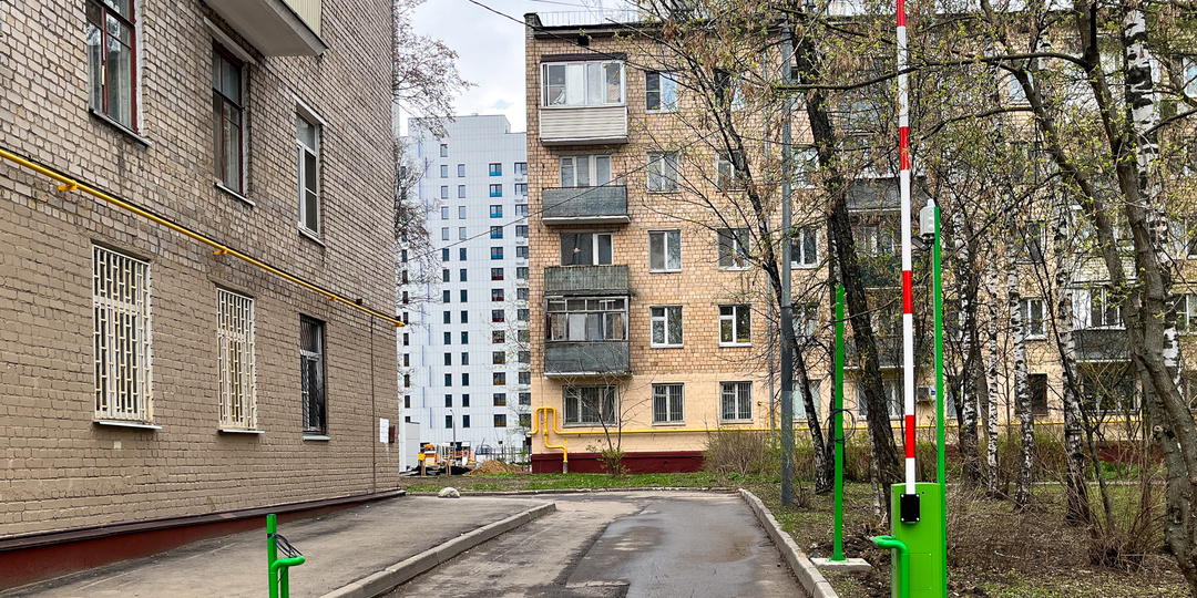 В Москве ставят новые шлагбаумы. Соседние улицы станут платными?