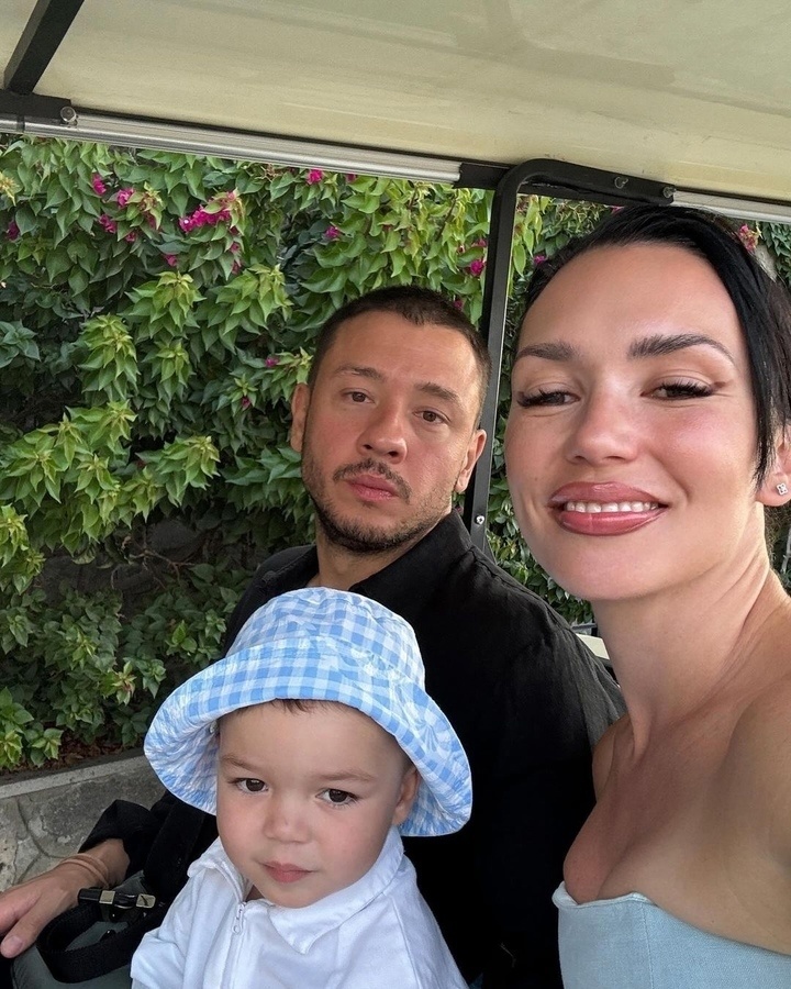 Ольга Серябкина с мужем и сыном Лукой, фото из соцсетей.