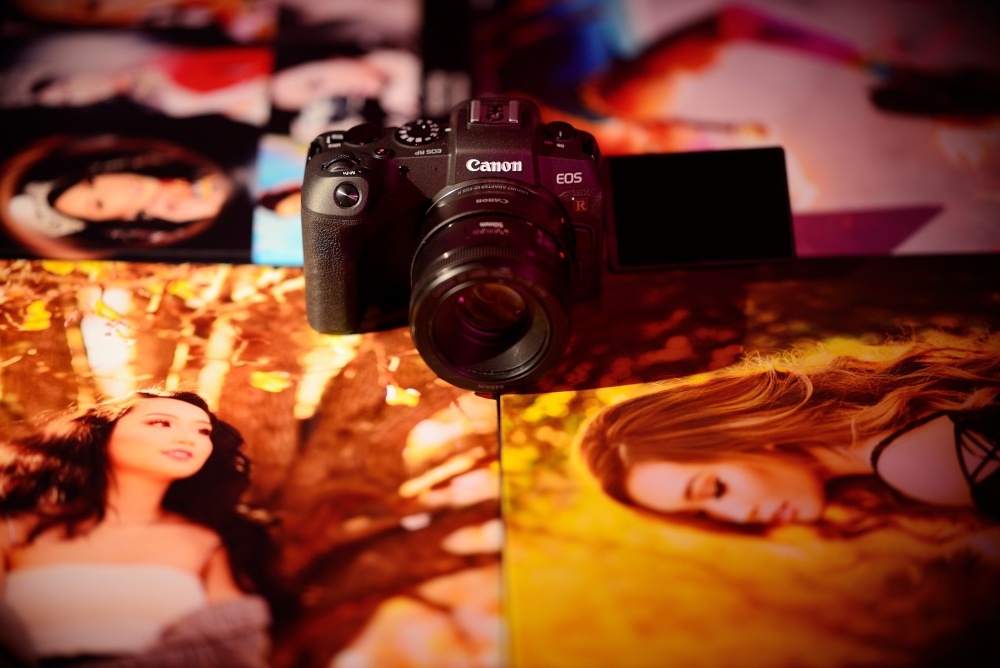    Несомненные плюсы Canon EOS RP — знакомый надёжный бренд, компактность беззеркалки, возможность ставить EF-объективы через переходник / Фото: b-vong.com