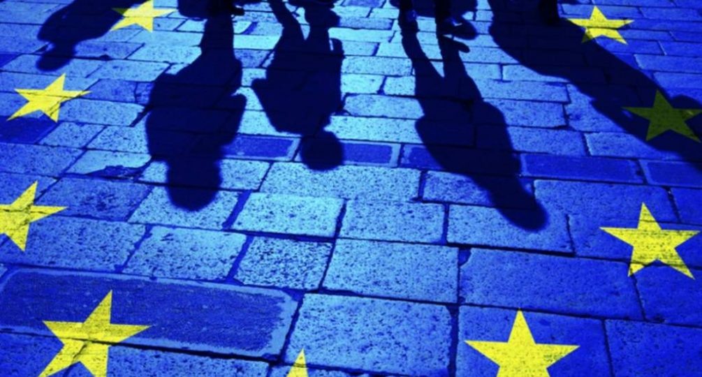 «Запрет на реэкспорт и криптовалюту»: что вошло в новый пакет санкций ЕС против РФ