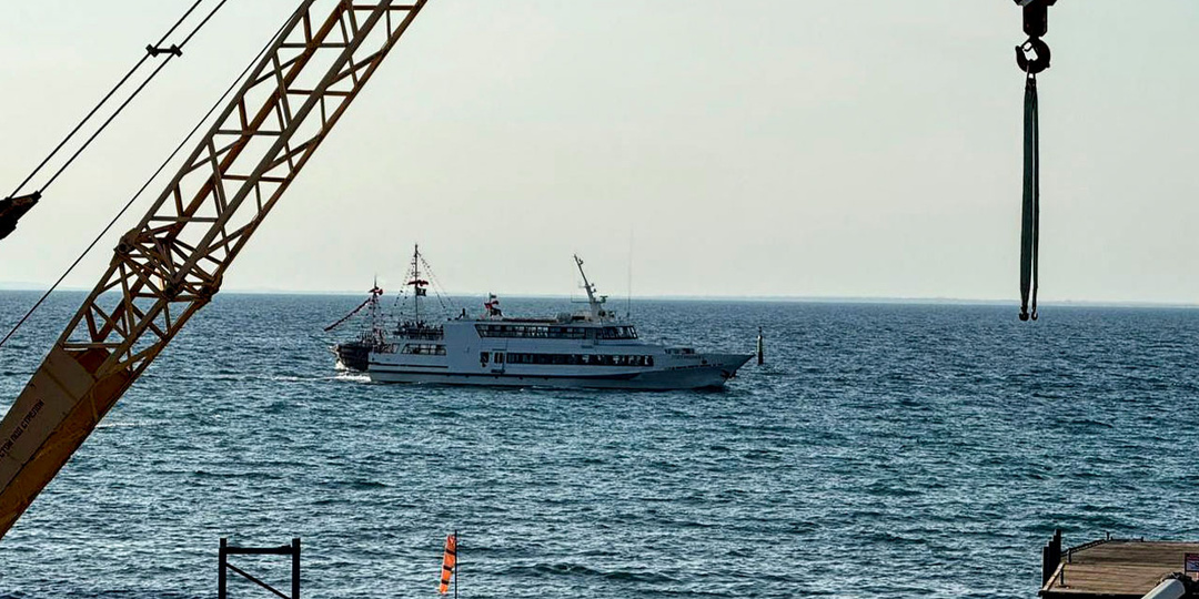 В Туапсе из-за пожара в порту закрыли торговый центр и три учебных учреждения