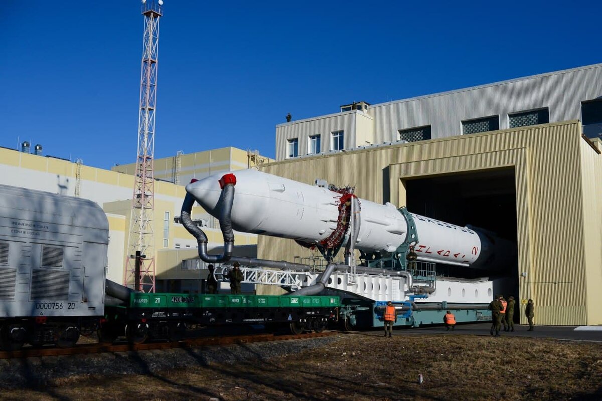    Та же ракета в начале транспортировки к стартовому столу / © Минобороны